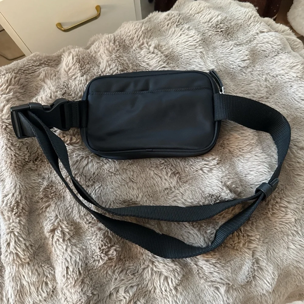 Tory Burch Black Belt Bag - Picture 2 of 2